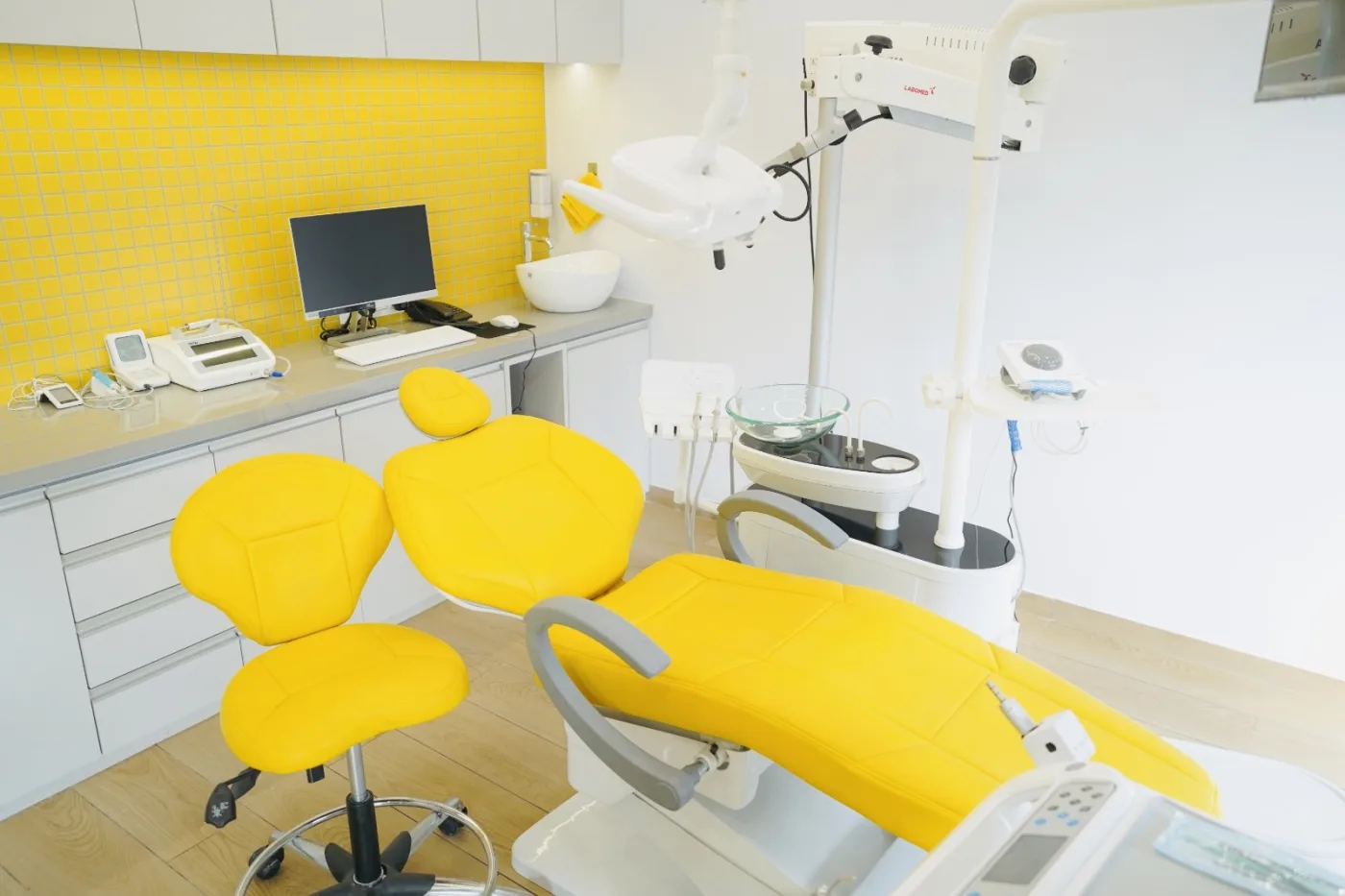 Modern dental chair setup at Bhai-Bhai Dental Clinic
